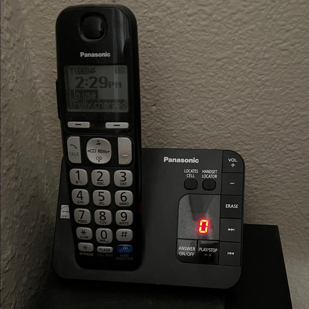 Panasonic wireless phone set   3 handsets